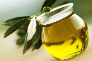 فوائد زيت الزيتون للوجه فوائد زيت الزيتون للوجه