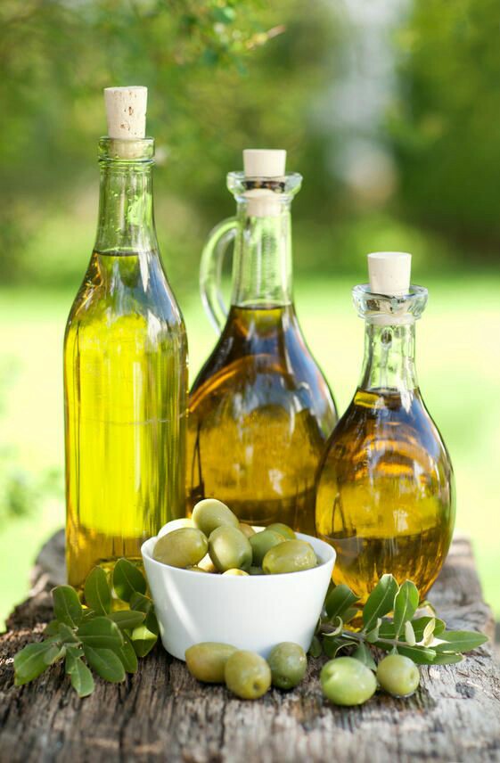 فوائد زيت الزيتون على الريق فوائد زيت الزيتون على الريق